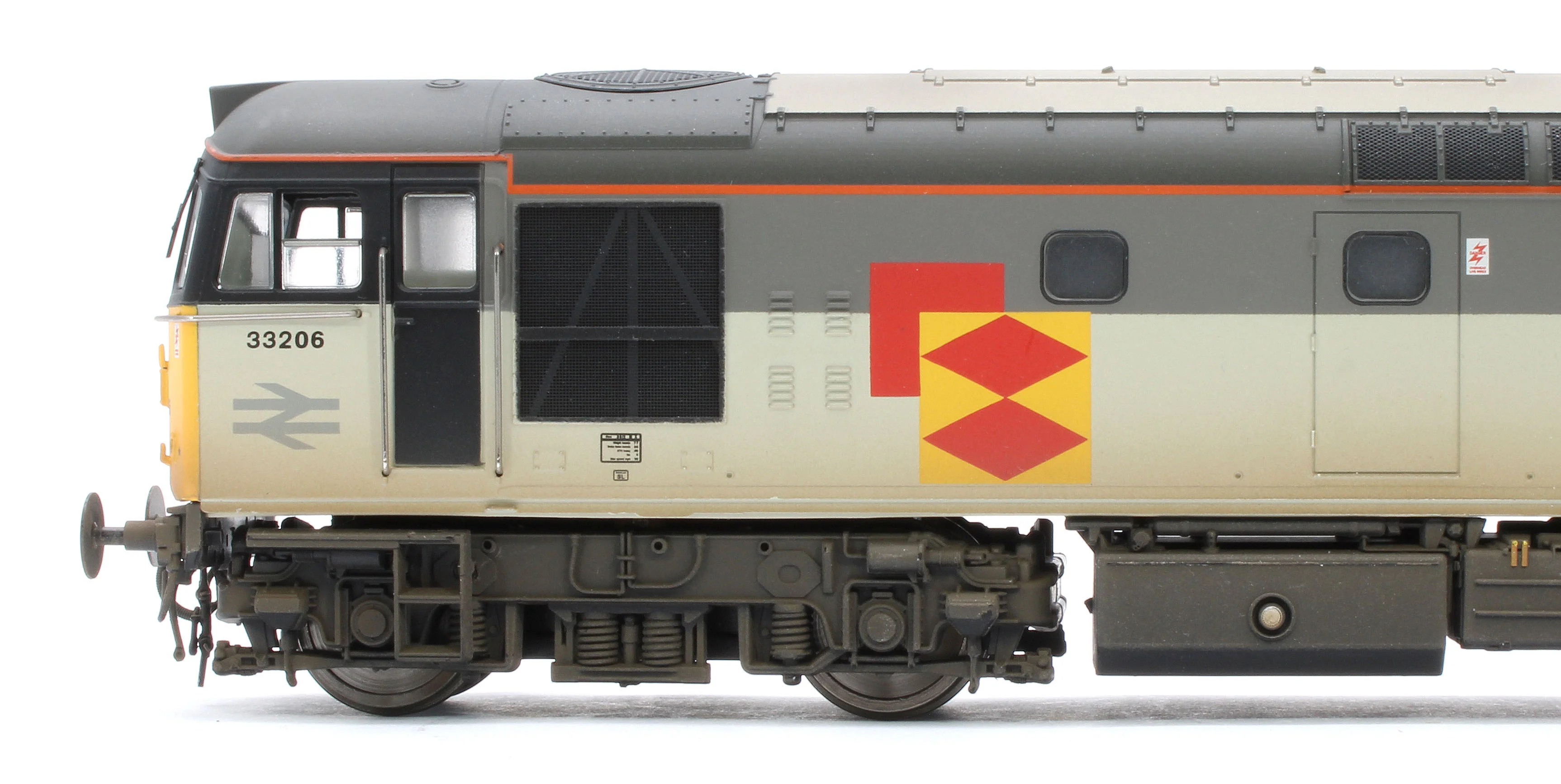 3337W Bespoke Weathered Railfreight Distribution Class 33206 Diesel Locomotive - Image 9
