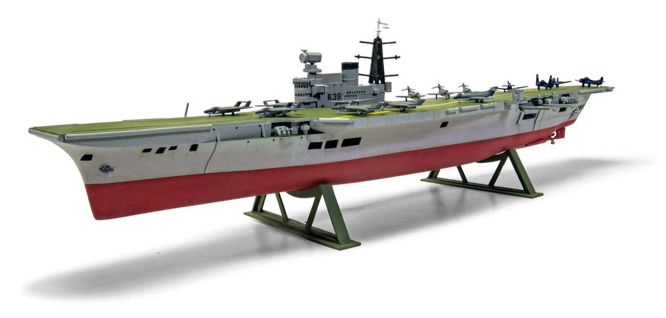 A04201V HMS Victorious Model Kit - Image 2
