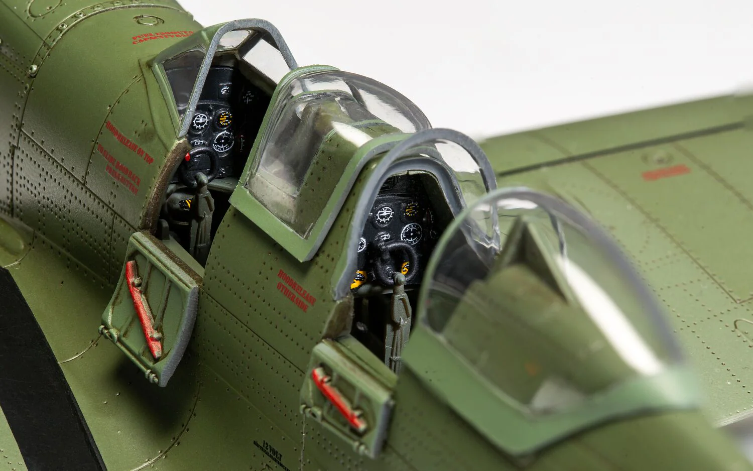 A05143 Supermarine Spitfire Tr.9 Model Kit - Image 11