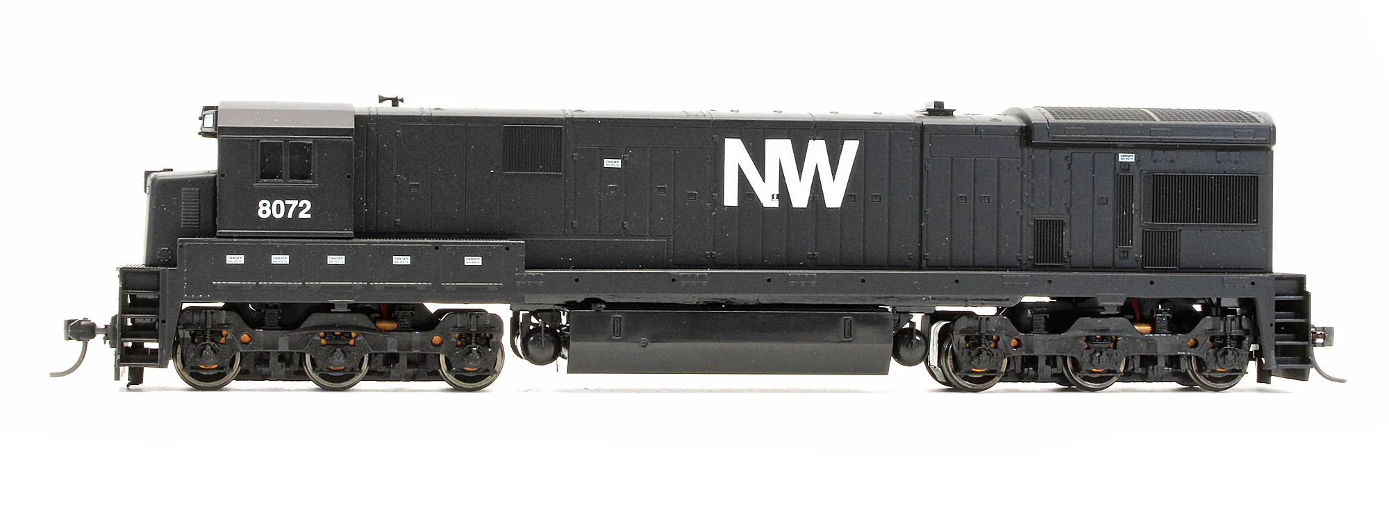 Pre-Owned C30-7 Diesel Locomotive N & W Black - Road #8072 - Image 4