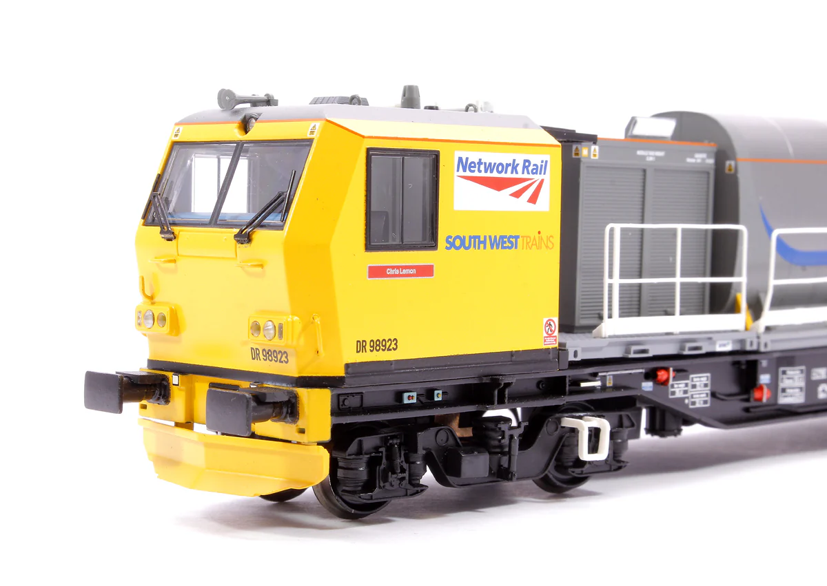 Windhoff MPV 2-Car Set Network Rail Yellow Nos. DR98923 and DR989 - DCC Sound - Image 11