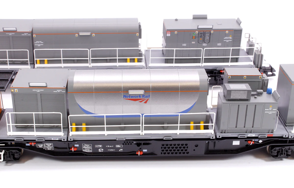 Windhoff MPV 2-Car Set Network Rail Orange Nos. DR98914 and DR98964 - Image 10