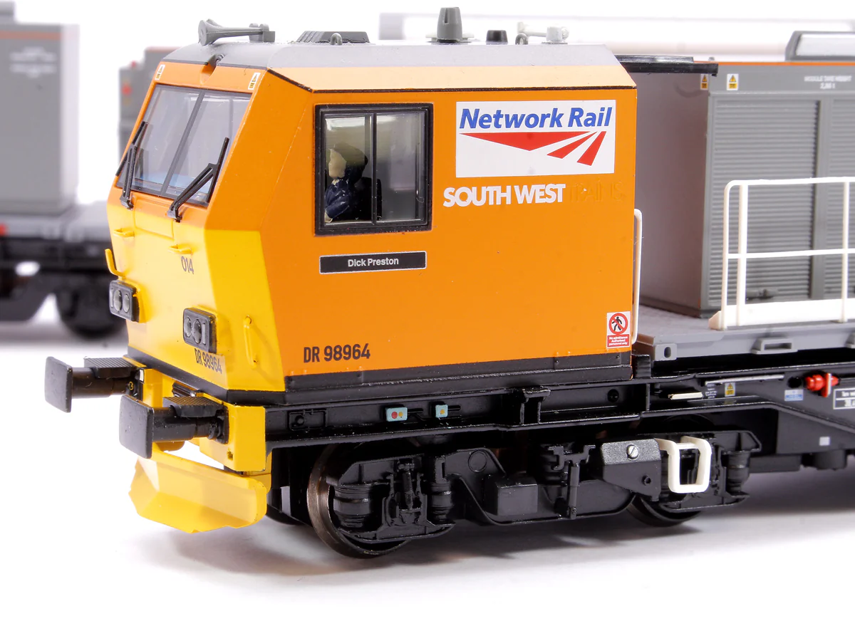 31-579SF Windhoff MPV 2-Car Set Network Rail Orange Nos. DR98914 and DR98964 - DCC Sound - Image 13