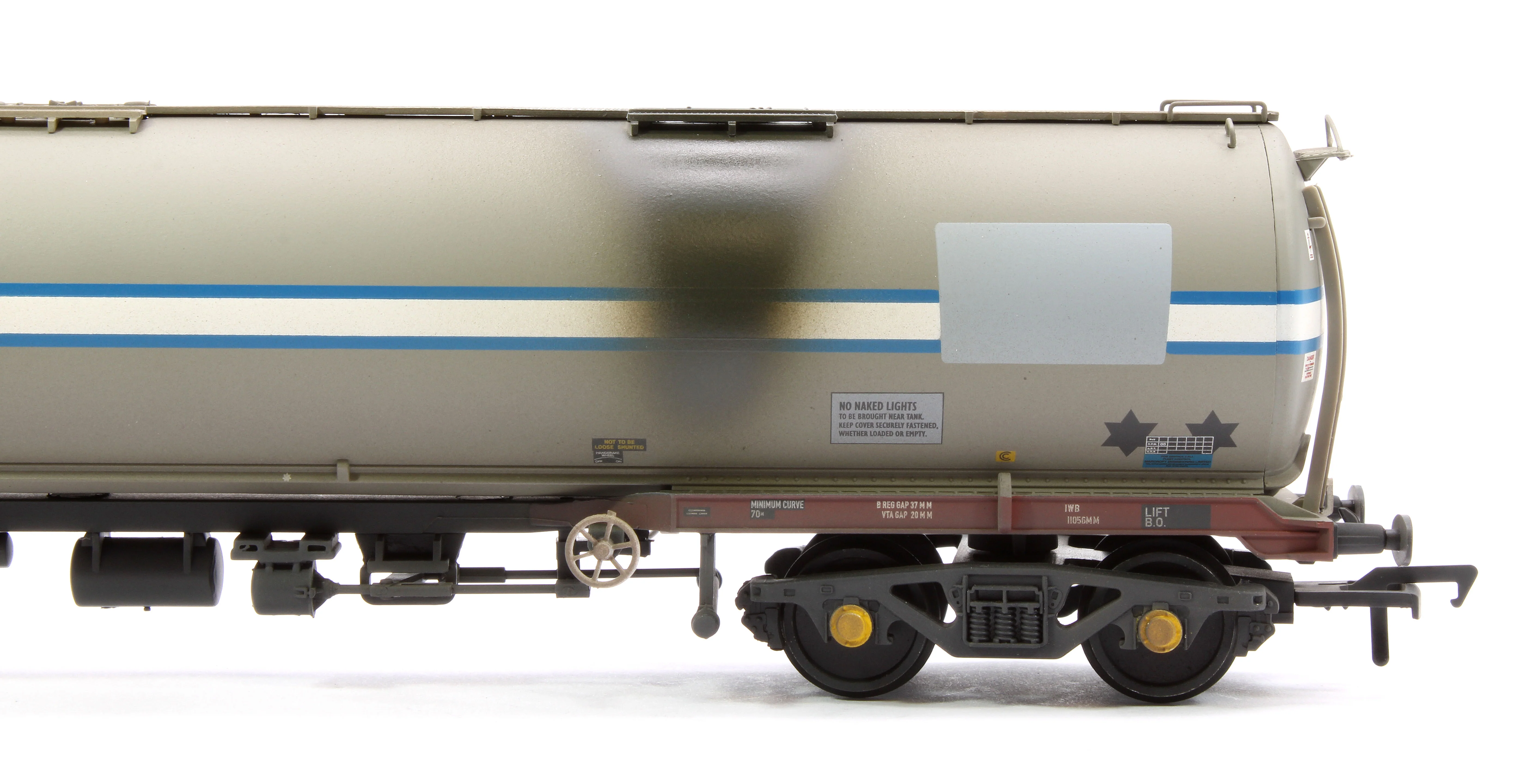 38-109B BR 102T TEA Bogie Tank Wagon Debranded (ex-Jet-Conoco) Light Grey No.PR82678 (ex-136)- Weathered - Image 5