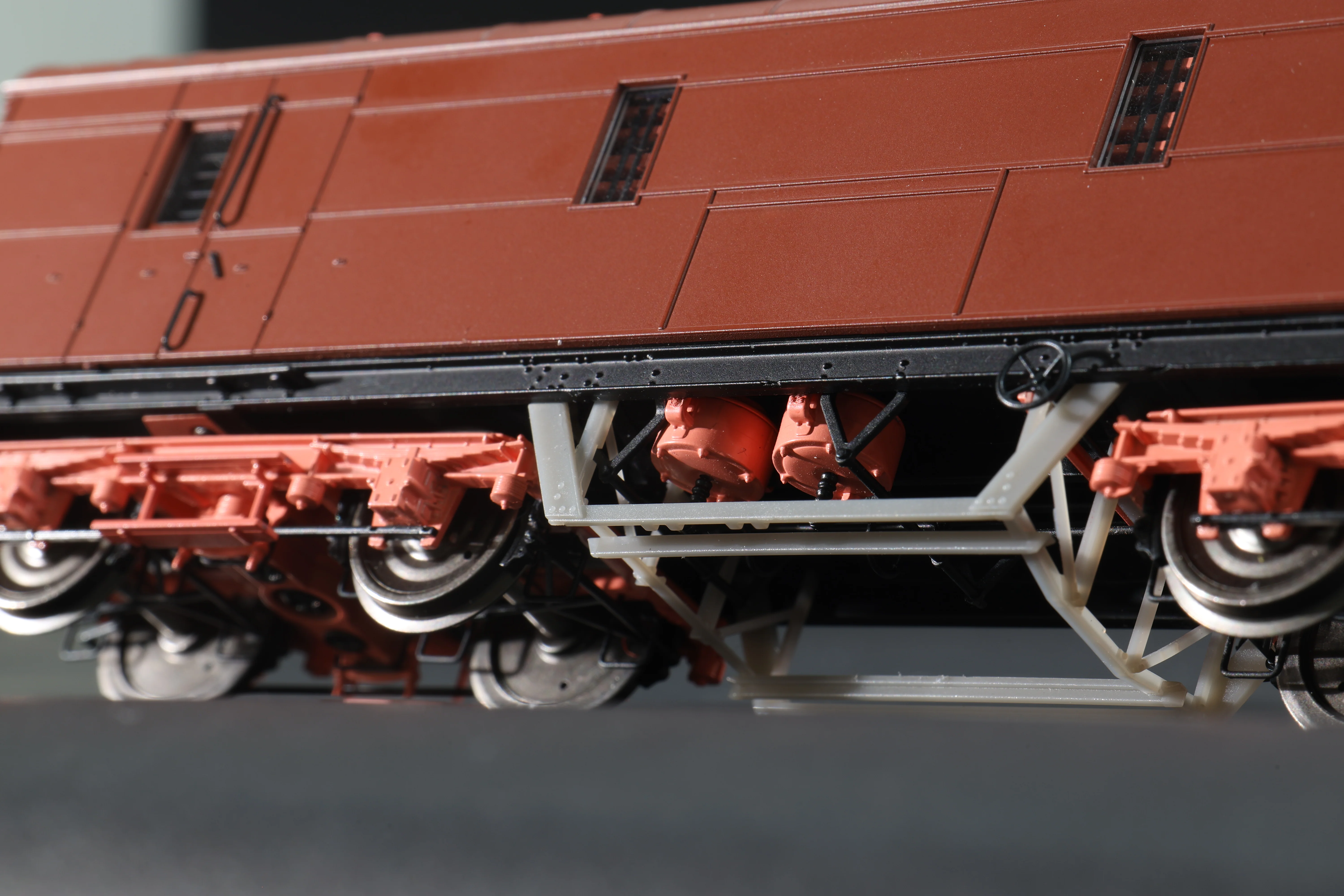 C2026 LMS 42ft GUV Parcels Van BR Blue 'Denparts' ADB97560 - Image 12