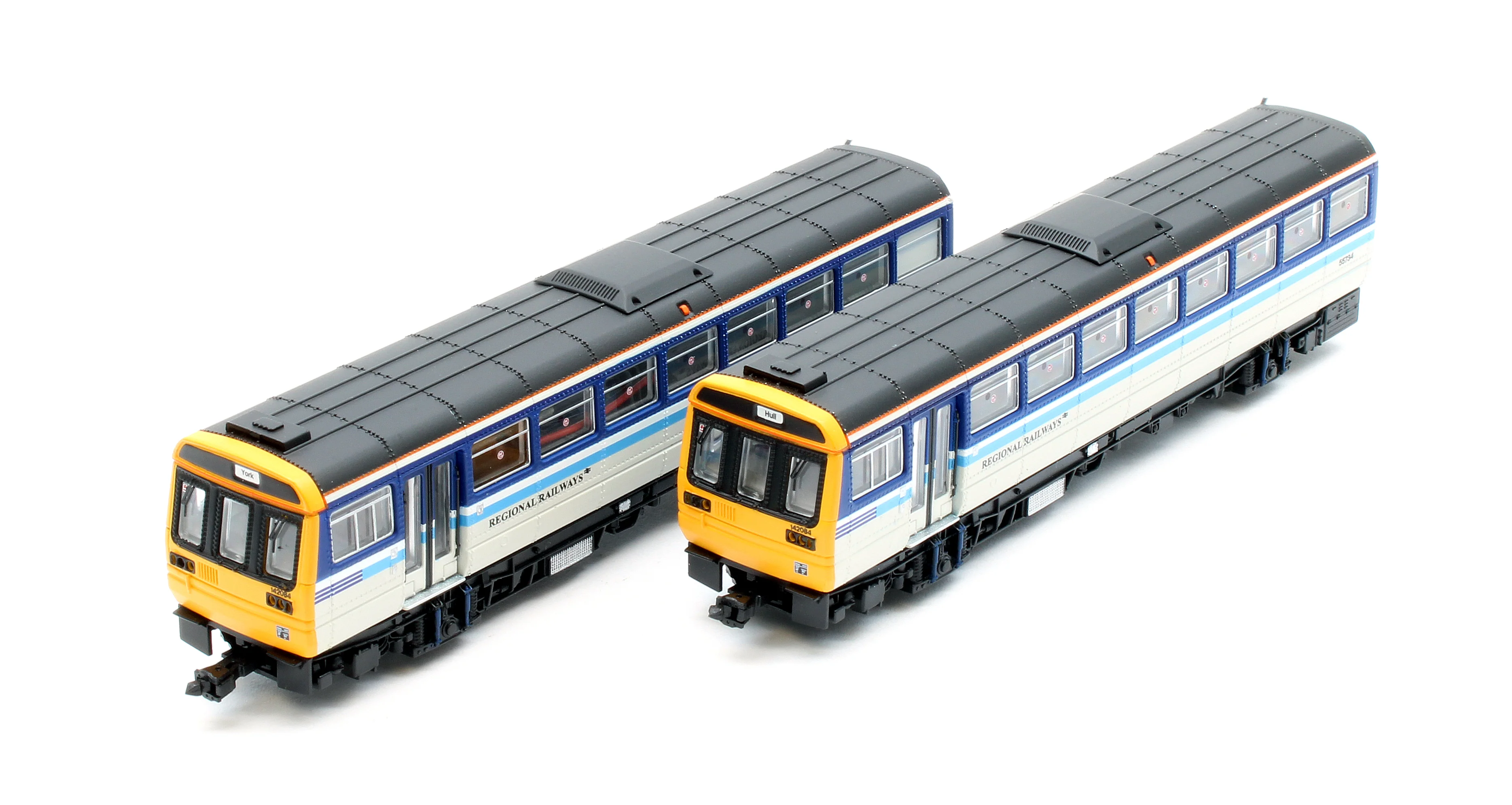 2D-142-010D Class 142 Regional Railways Original 142084 DMU - DCC Fitted - Image 11