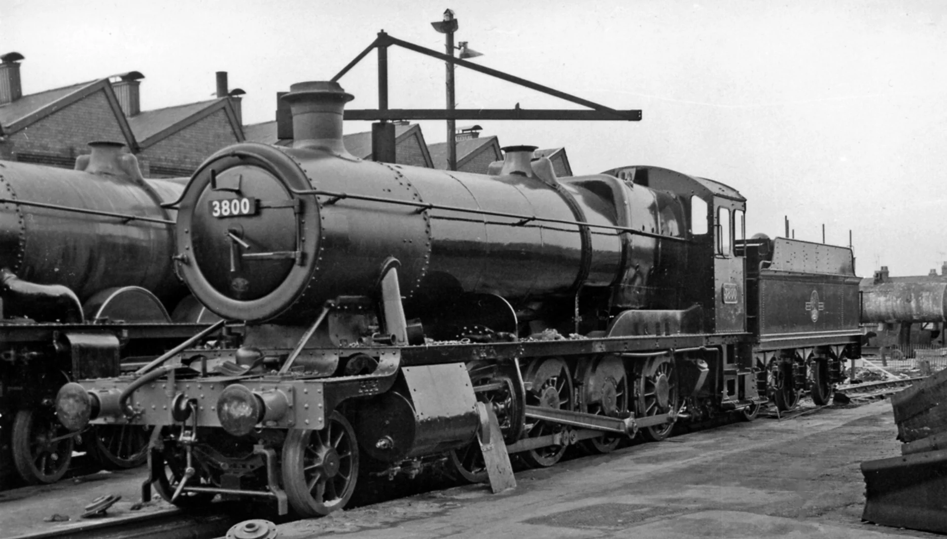 4S-009-007 Class 28xx / 2884 2851 BR Late Crest Black 2-8-0 Steam Locomotive - Image 4
