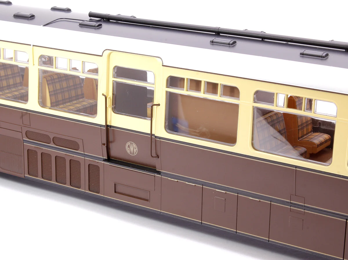 7D-011-002S Streamlined Railcar 10 Lined Chocolate & Cream GWR Monogram Diesel Locomotive - DCC Sound - Image 8