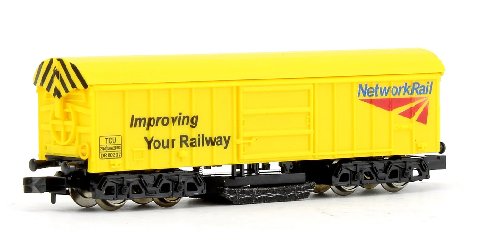 GM2420101 Network Rail Yellow Track Cleaning Wagon