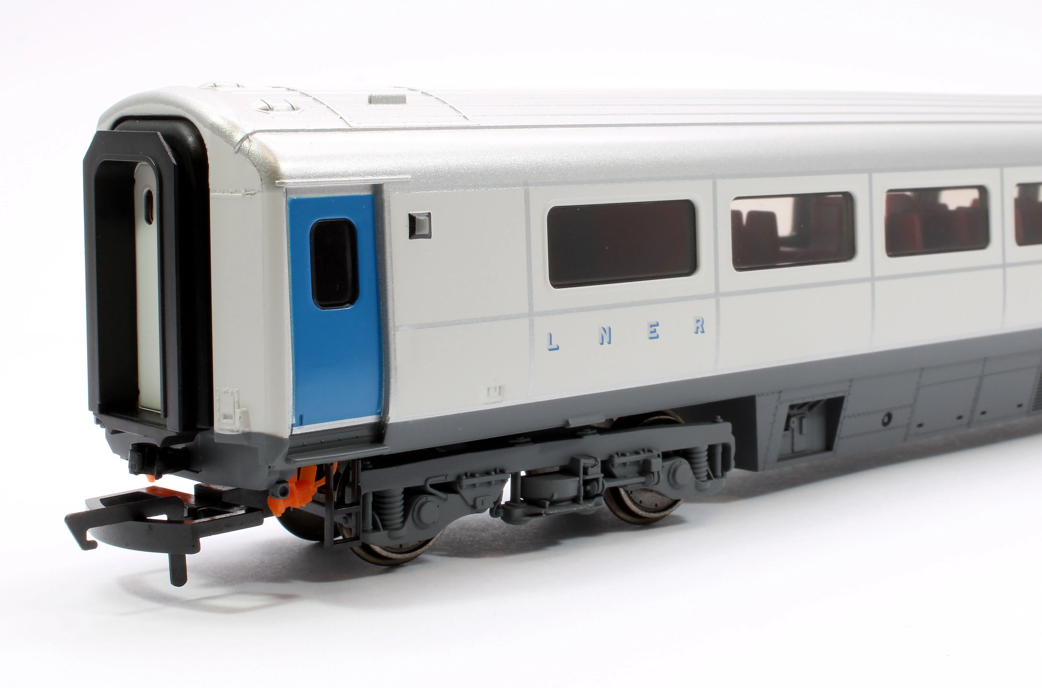 R40355D Mk3 Sliding Door Trailer First Disabled Platinum Jubilee of HM Queen Elizabeth II ER0002 - Image 5