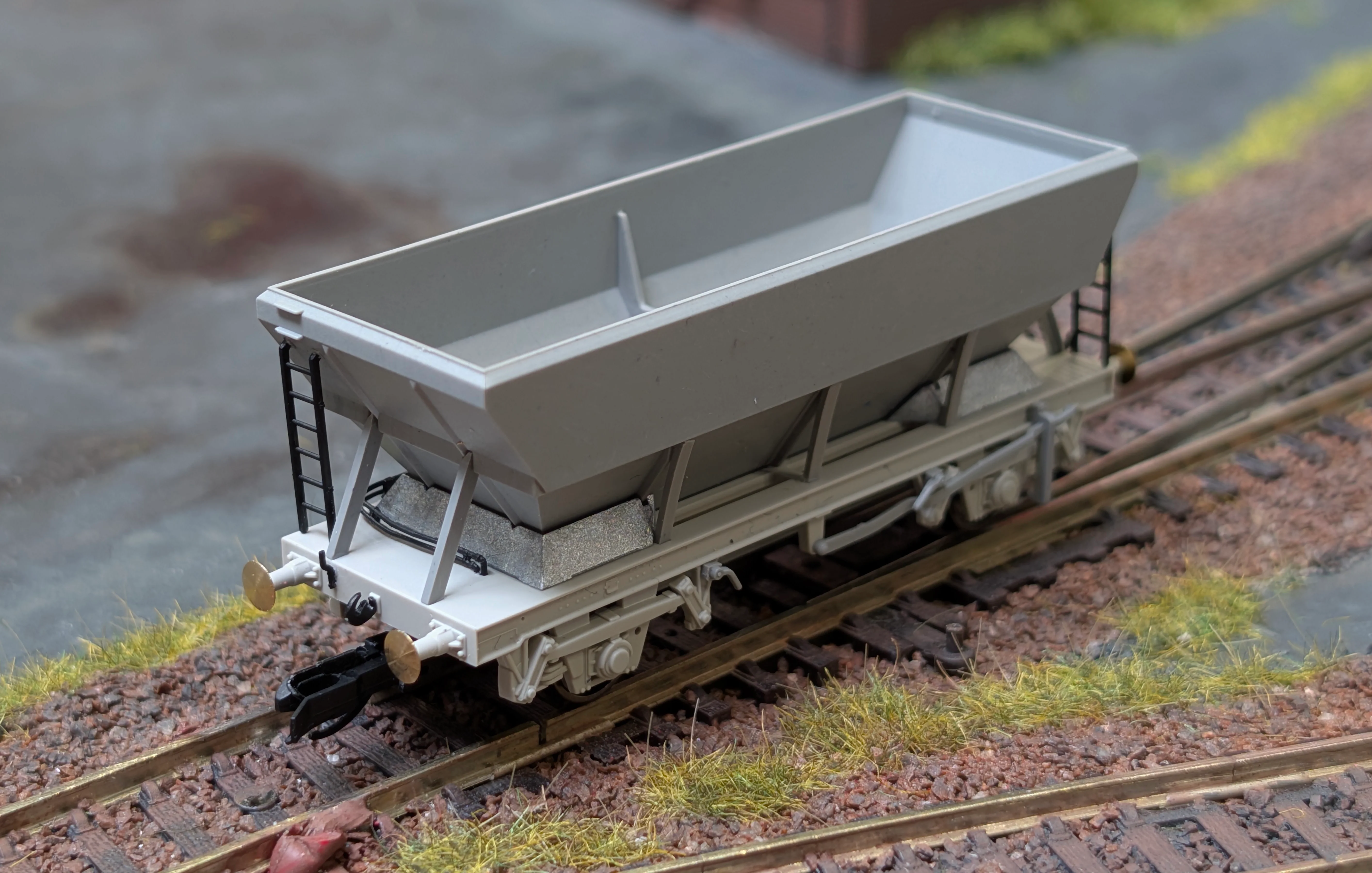 TT6076 HEA Hopper Wagon Railfreight Triple Pack - Image 3