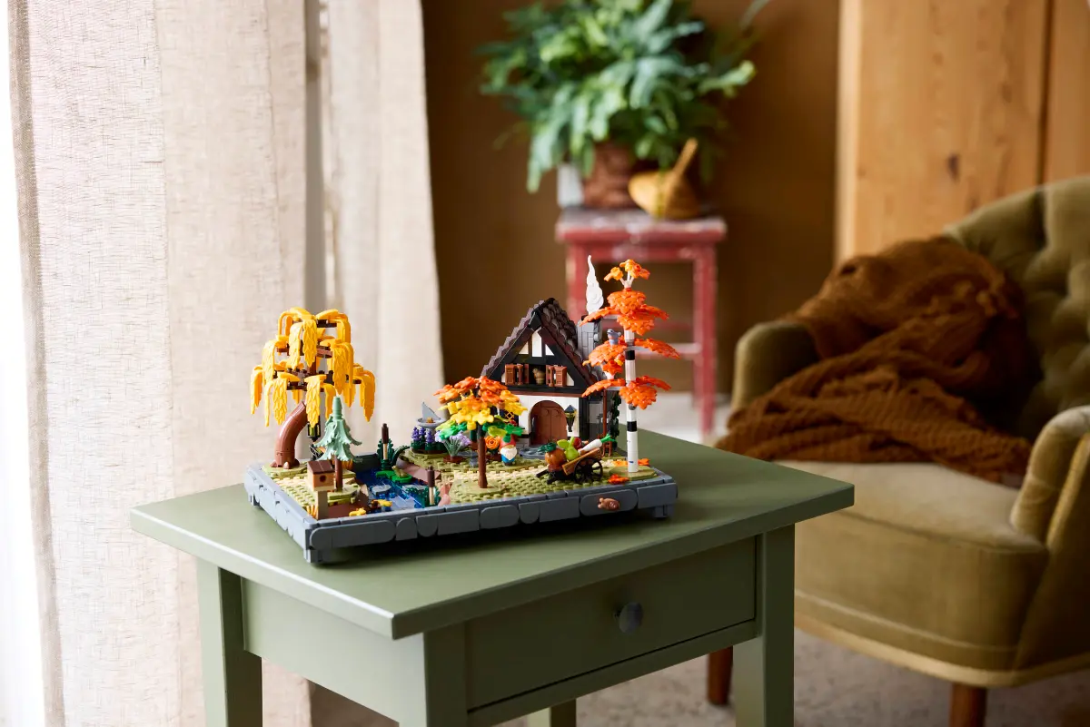 Lego Icons Autumn Cottage Garden - 11372 - Image 10