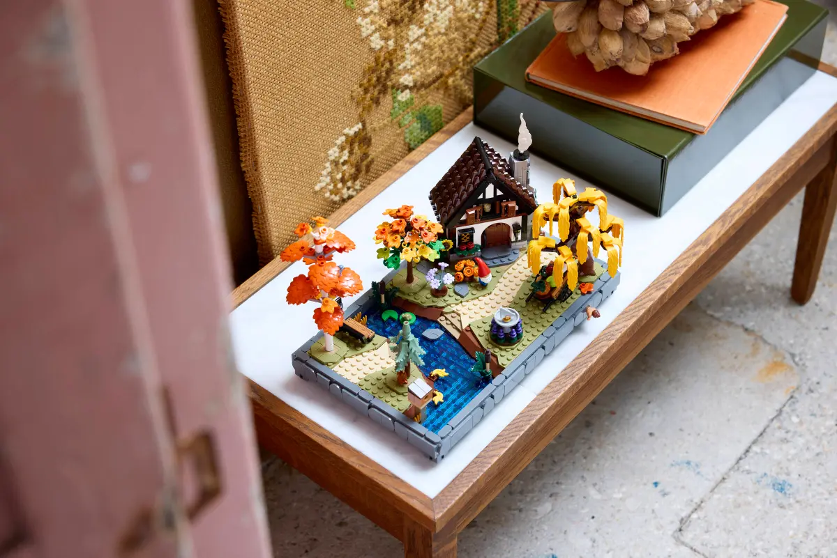 Lego Icons Autumn Cottage Garden - 11372 - Image 14
