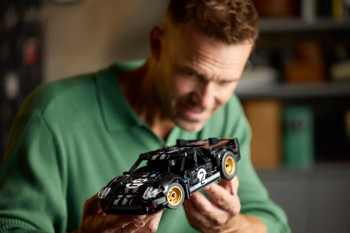 Lego Technic 1966 Ford GT40 MKII Race Car - 42223 - Image 8