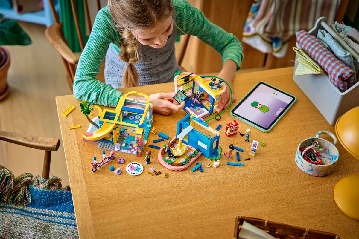 Lego Friends Heartlake City Friends Club House - 42689 - Image 11
