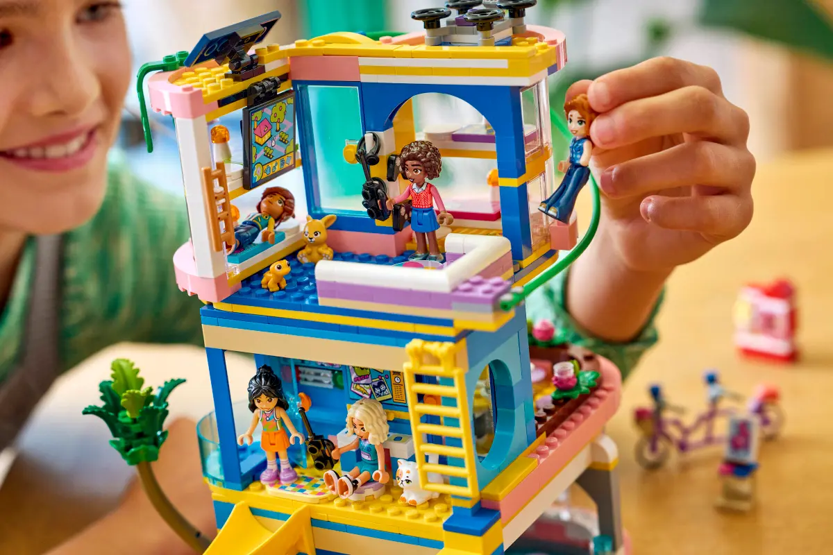 Lego Friends Heartlake City Friends Club House - 42689 - Image 9
