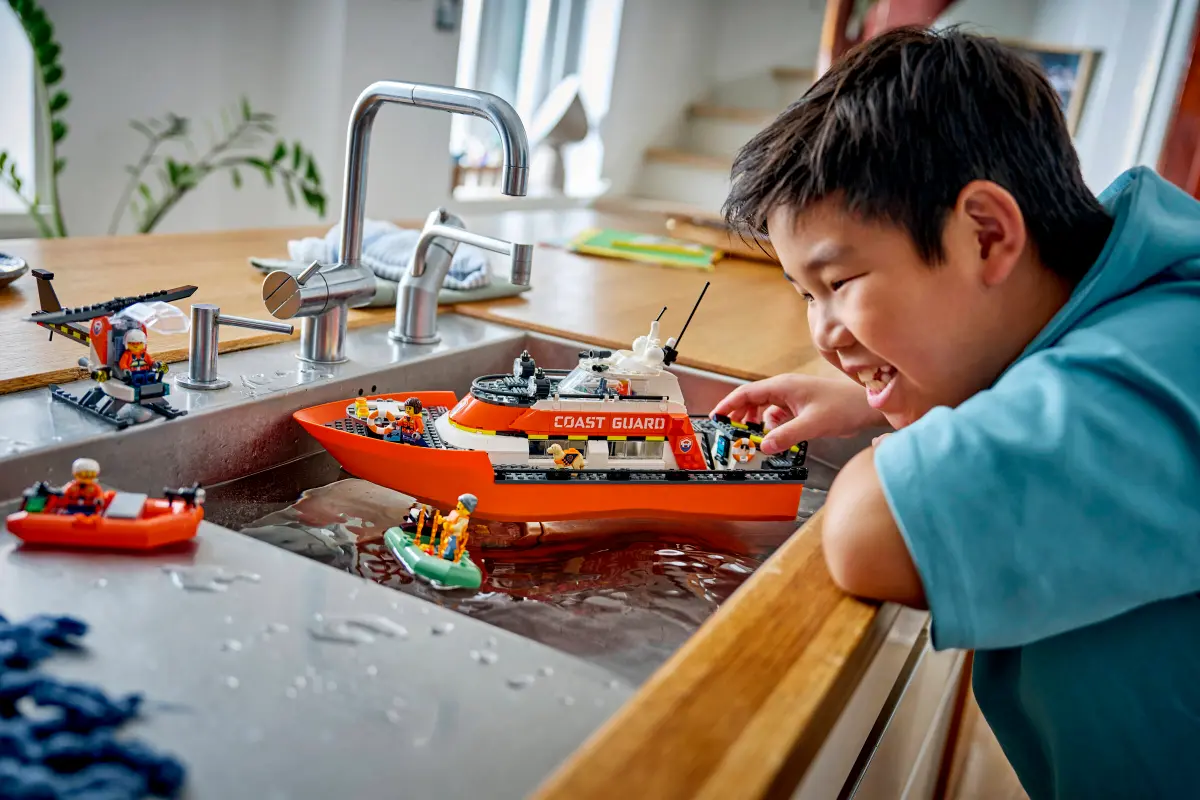Lego City Coast Guard Rescue Boat & Helicopter - 60504 - Image 6