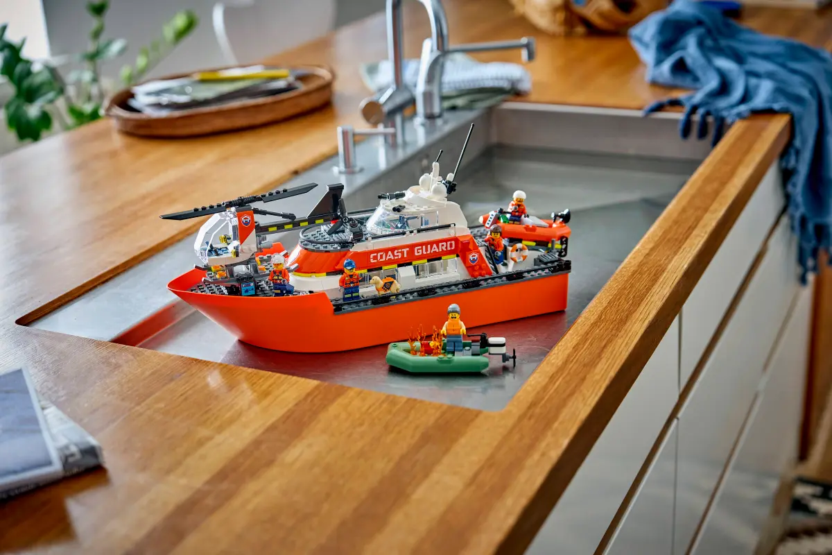 Lego City Coast Guard Rescue Boat & Helicopter - 60504 - Image 8