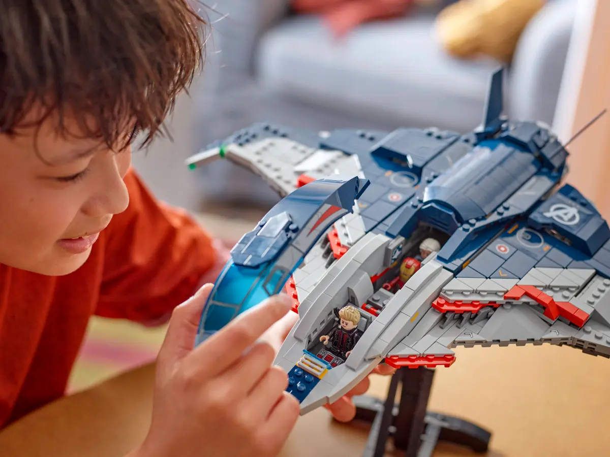 Lego Marvel Avengers: Age of Ultron Quinjet - 76325 - Image 8