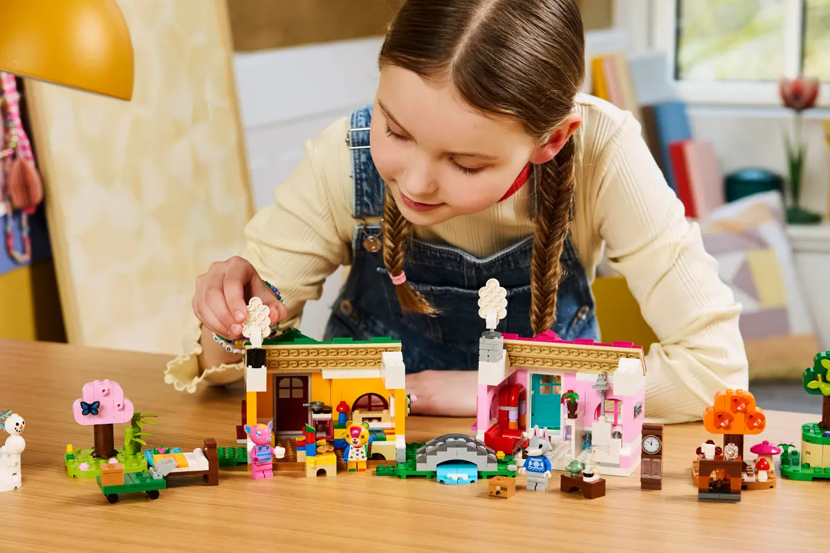 Lego Animal Crossing™ Creative Houses: Seasons of Fun - 77057 - Image 10