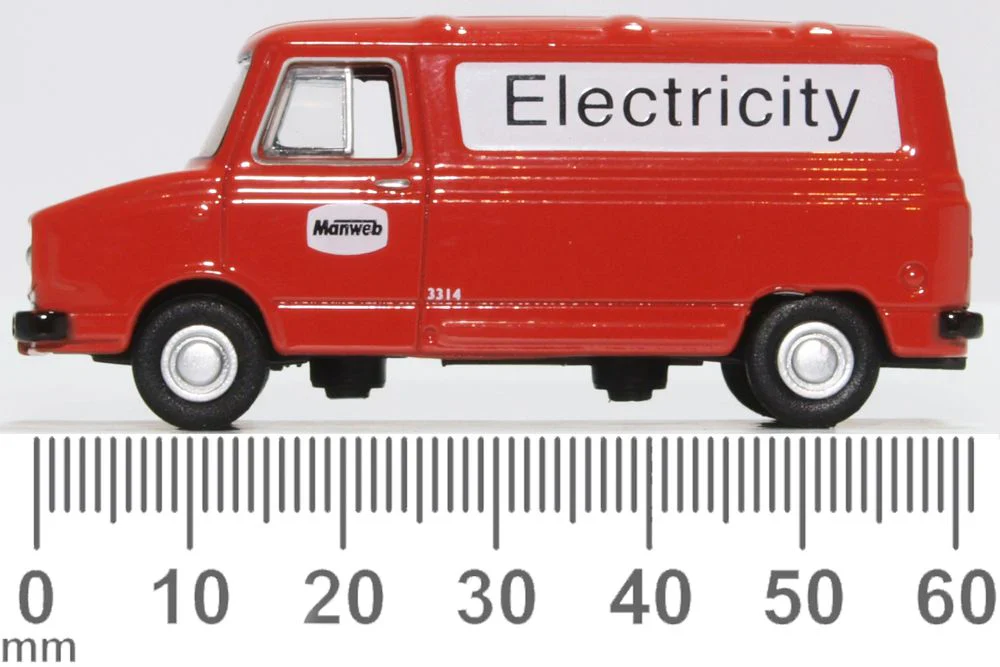 76SHP008 Leyland Sherpa Van Manweb Electricity - Image 6