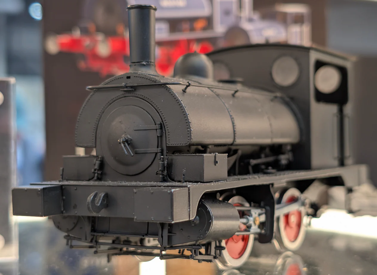 E1041S LYR 'Pug' 0-4-0ST 11247 LMS Lined Black Steam Locomotive - DCC Sound - Image 3
