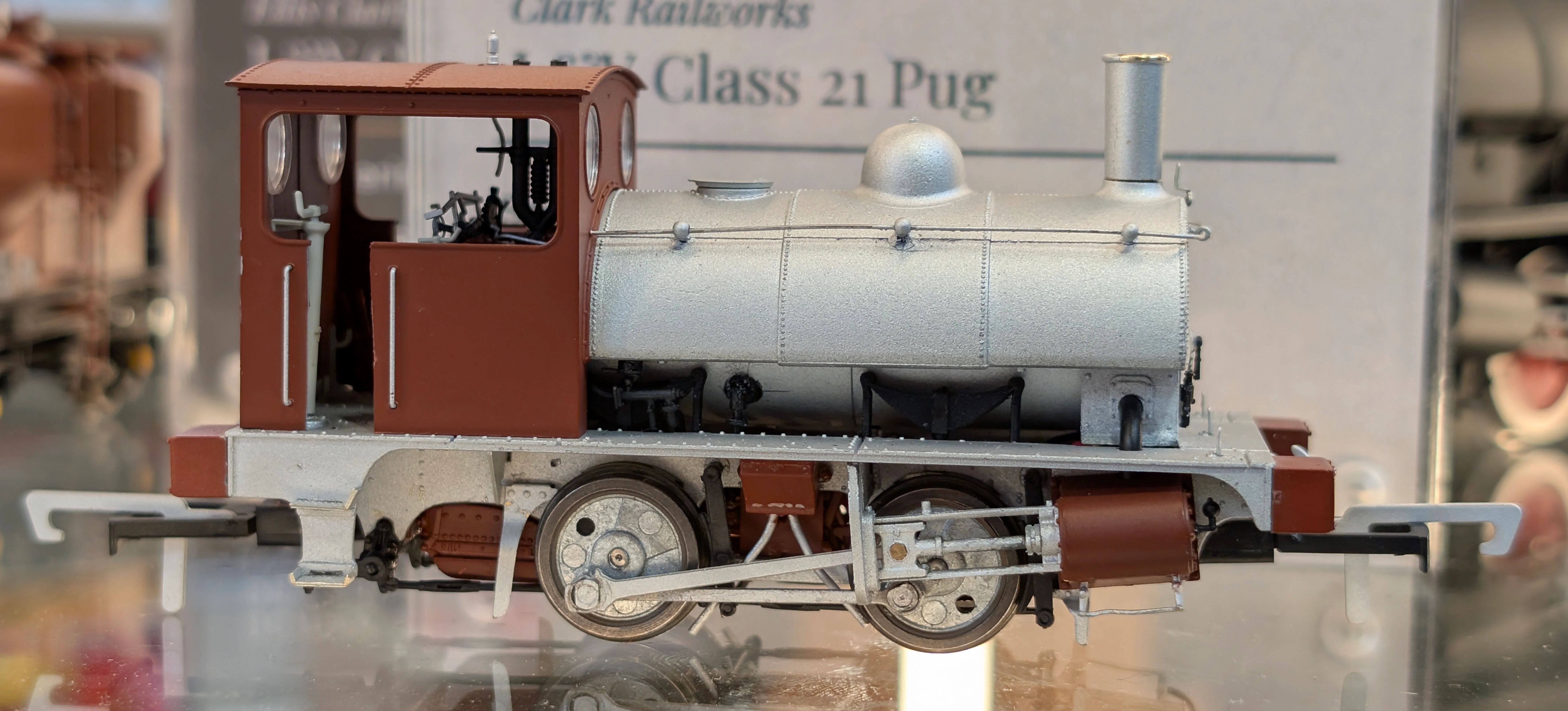 C1023S LYR 'Pug' 0-4-0ST "Bassett" Bottle Green Steam Locomotive - DCC Sound - Image 2