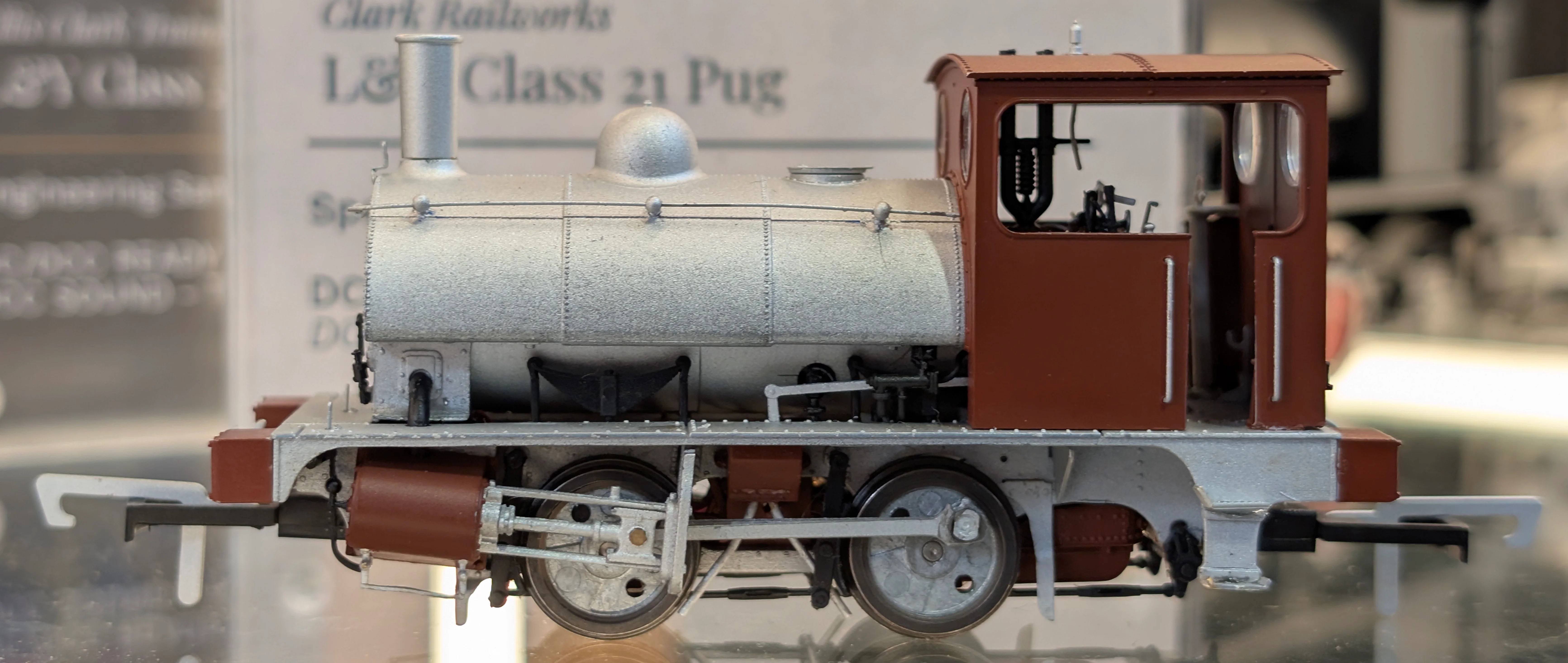 C1023S LYR 'Pug' 0-4-0ST "Bassett" Bottle Green Steam Locomotive - DCC Sound - Image 4