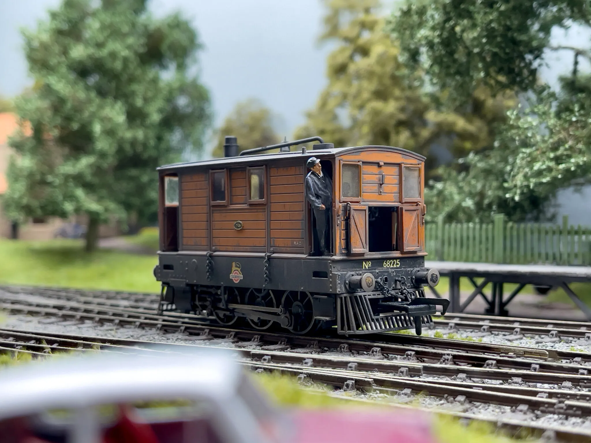 11239-076 OO Gauge Loco Specific Crew - Rapido J70 Crew Pack - Image 3