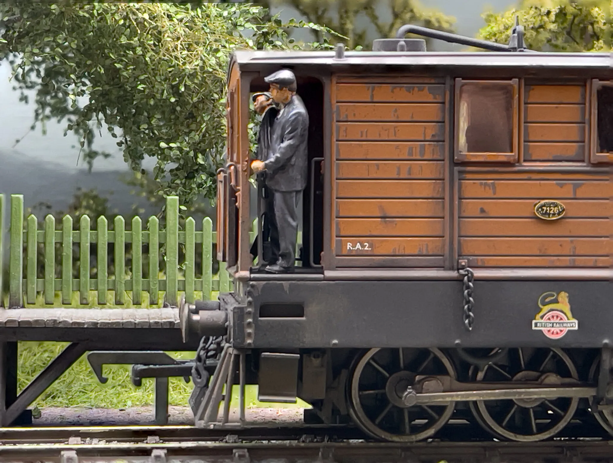 11239-076 OO Gauge Loco Specific Crew - Rapido J70 Crew Pack - Image 4