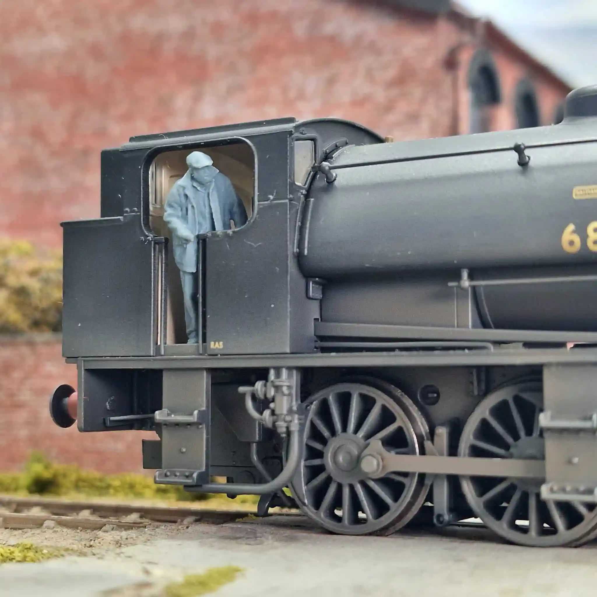 11254-148 N Gauge Loco Specific Crew - J94 Austerity BR Crew Pack 1 - Image 3