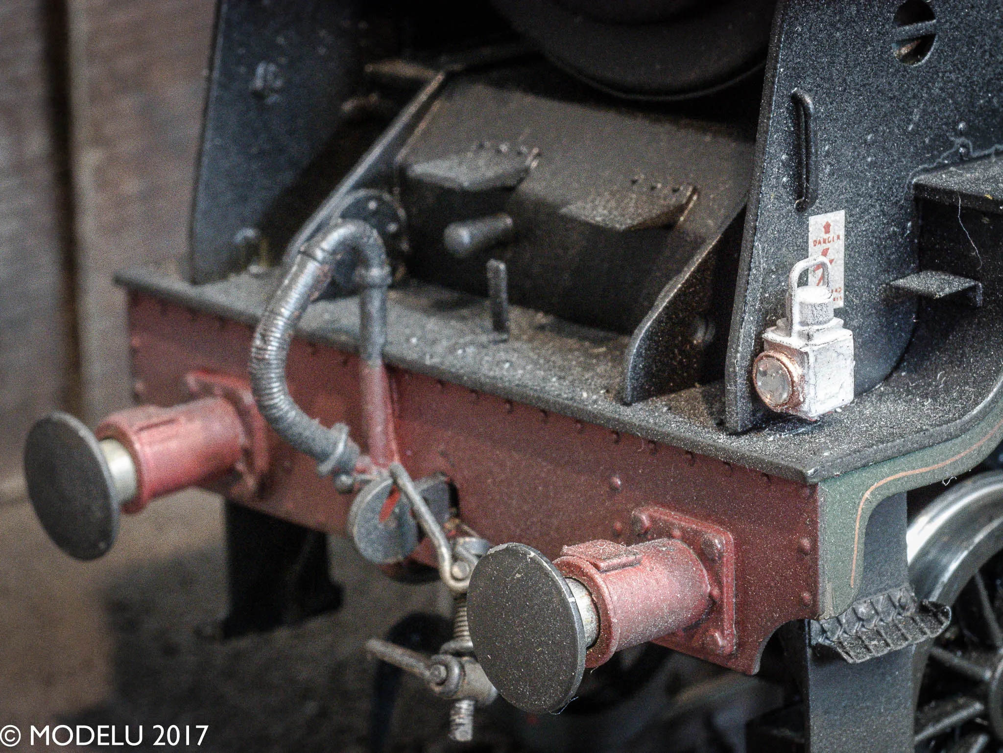 2066-043R O Gauge LMS BR (M) Loco Lamps Pack of 5 - Red Lense - Image 3