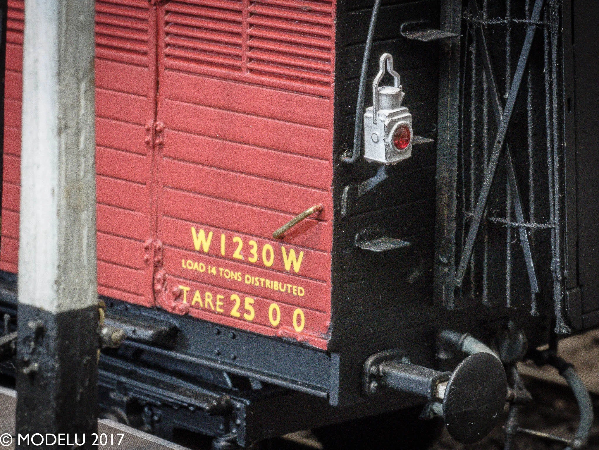 2072-076 OO Gauge BR Tail Lamps Pack of 5 - Red Lenses - Image 2