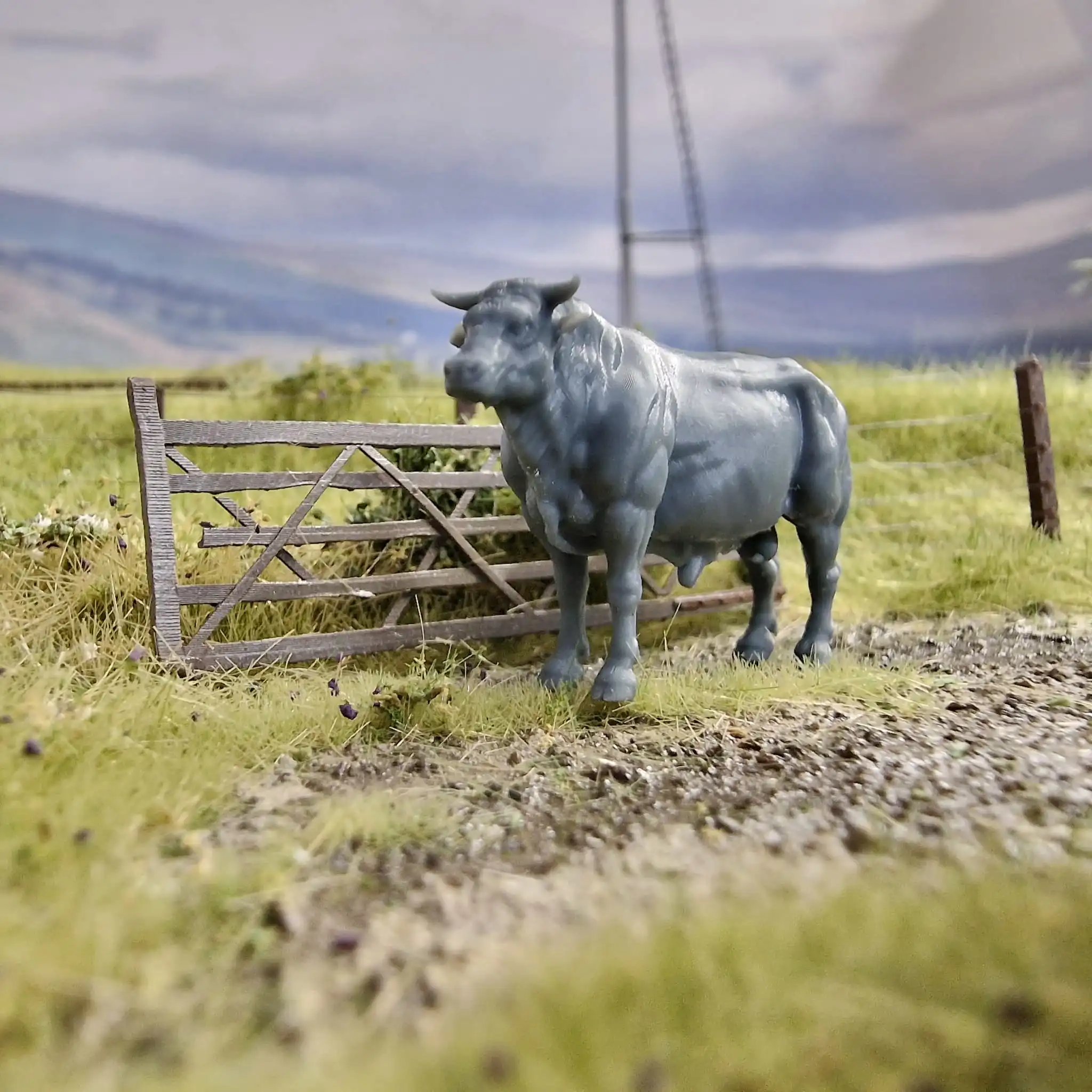 31223-076 OO Gauge Pets, Wildlife & Livestock - Bull with Horns - Image 2