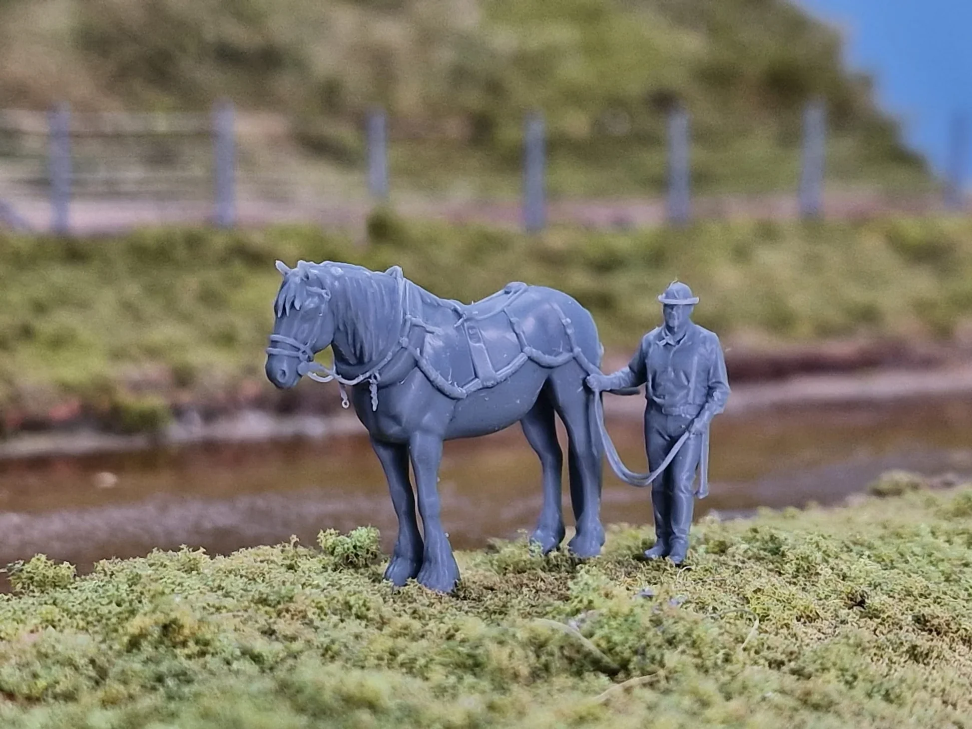 N Gauge - Pets, Wildlife & Livestock - Barge Horse and Bargeman - Image 2