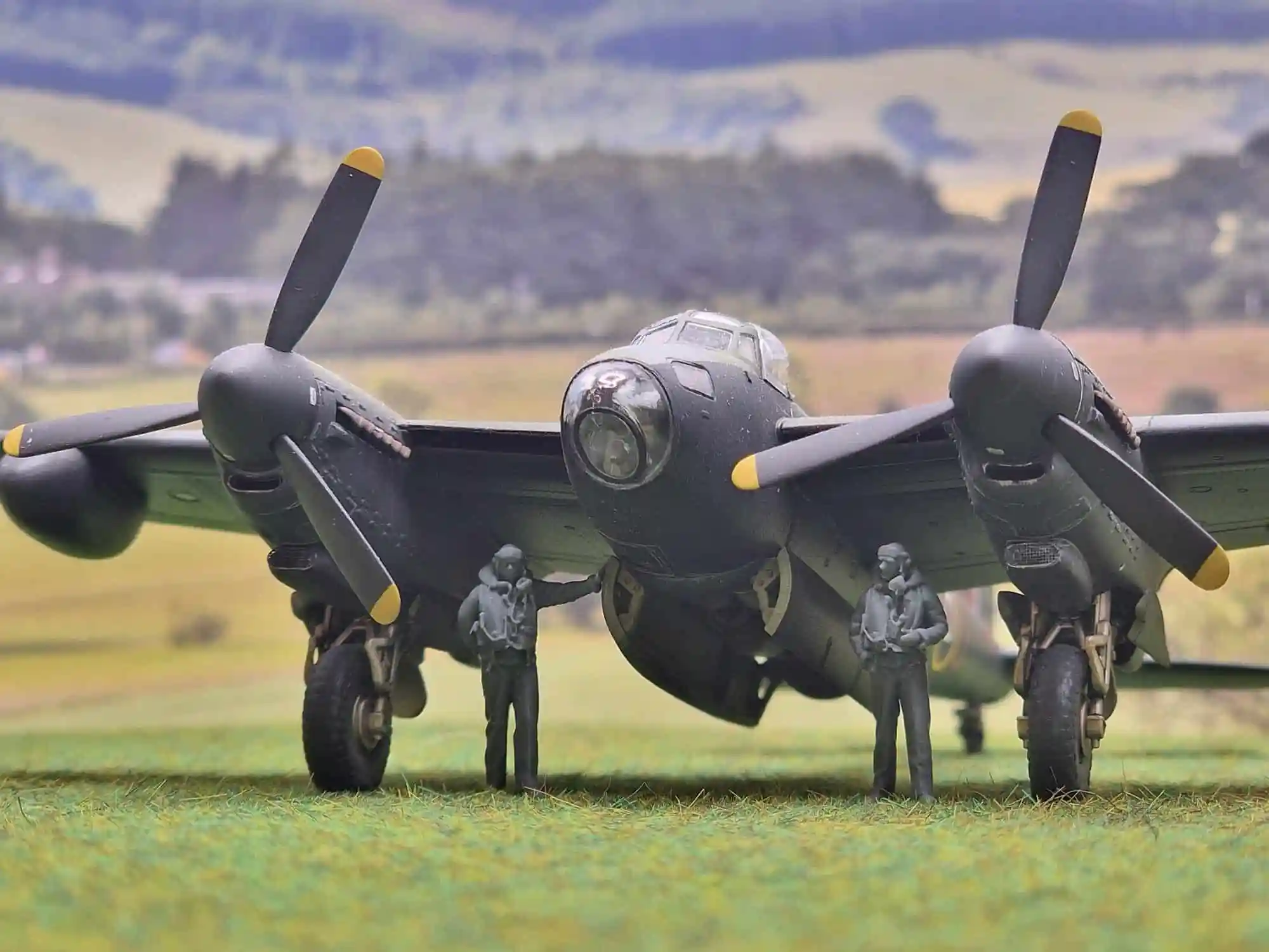 1:76 Scale RAF Through the Ages - World War Two - RAF Fighter Bomber Crew - Image 2