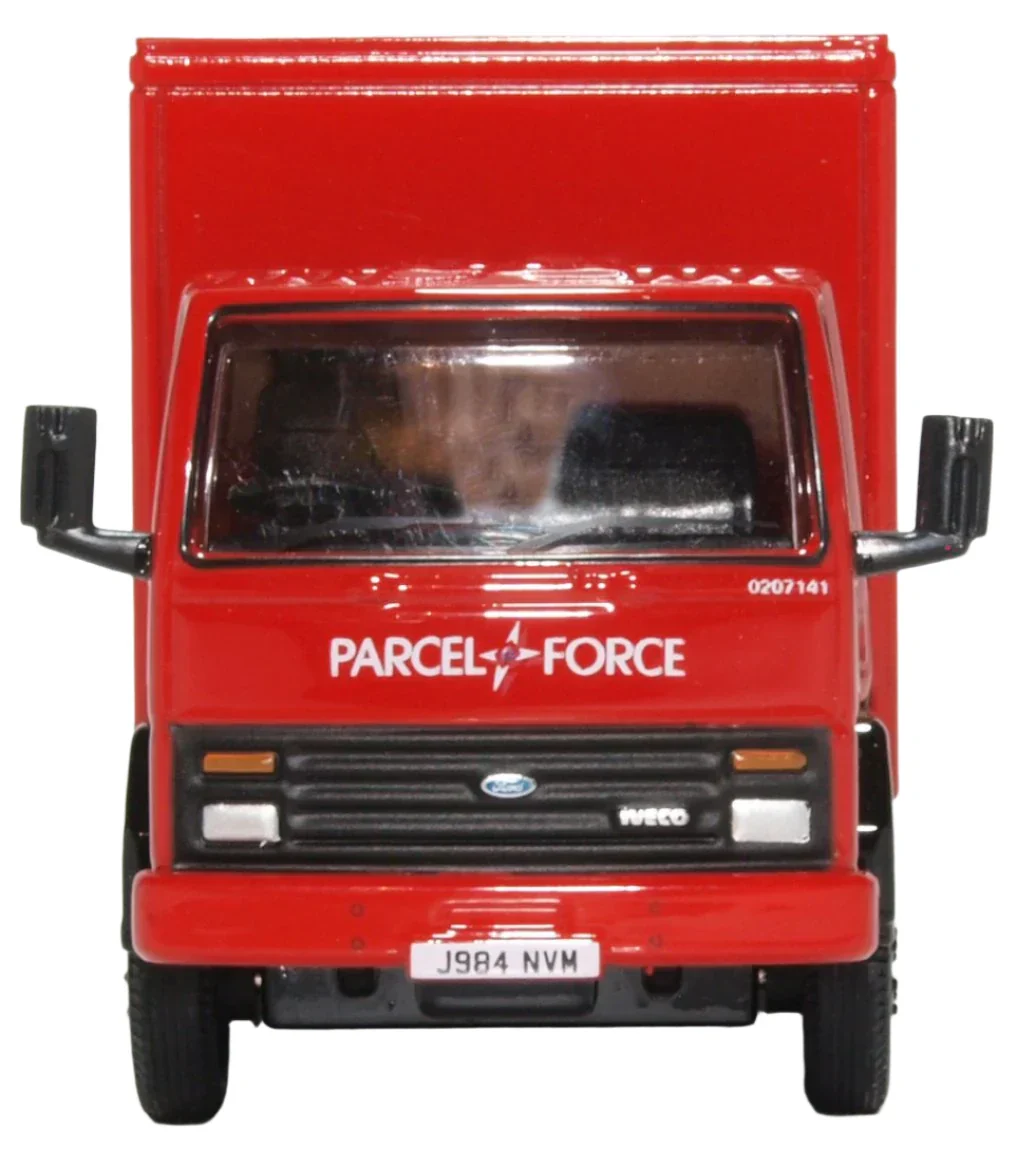 76FCG005 Ford Cargo Box Van Parcelforce - Image 2