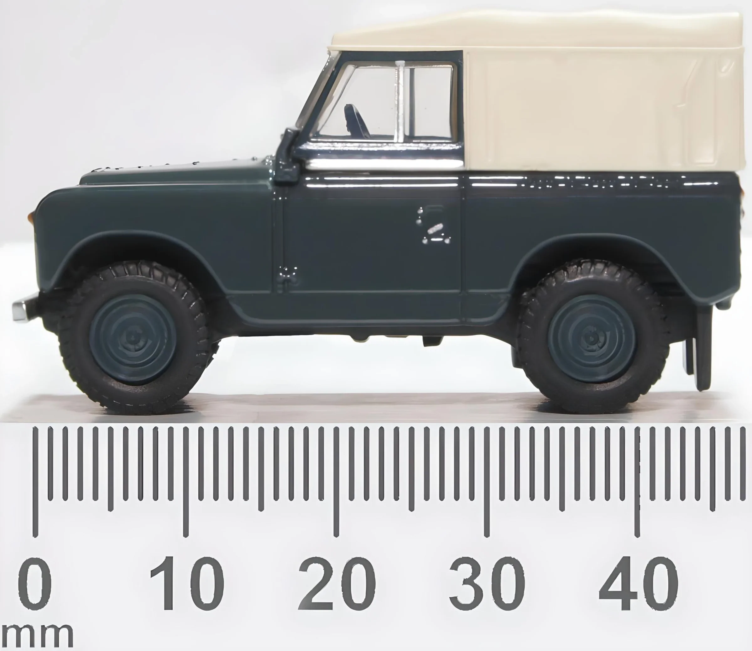 76LR2S007 Land Rover Series II SWB Canvas RAF Police - Image 6
