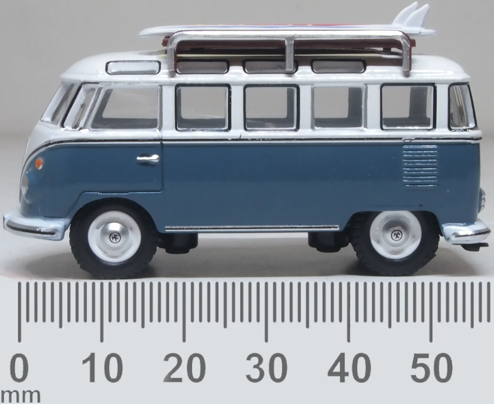 76VWS016 VW T1 Samba Bus/surfboards Gulf Blue/White - Image 6