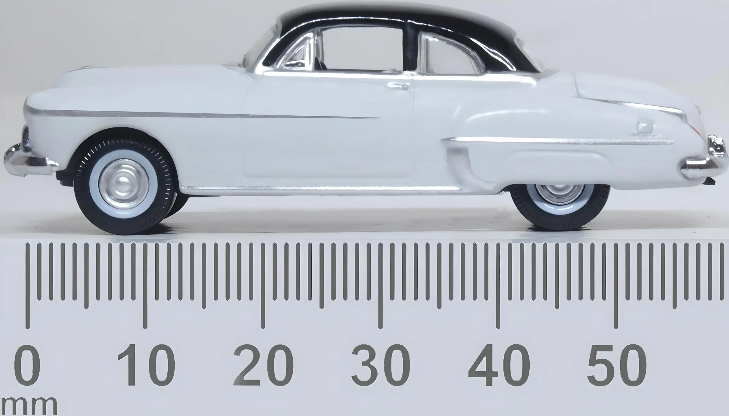 1950 Oldsmobile Rocket 88 Coupe Marol Grey/Black - Image 2