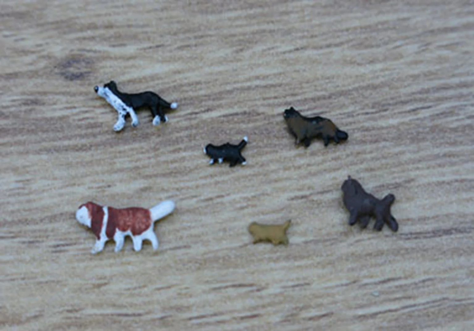 PDC55 N Gauge Cats & Dogs - UNPAINTED