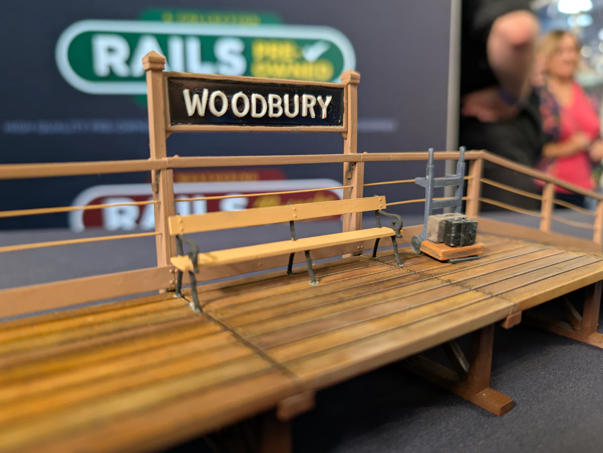 LK708 Wooden Platform Halt Model Kit - Image 9