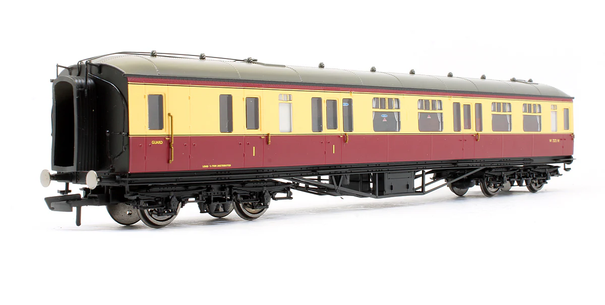 Pre-Owned BR Crimson & Cream Hawksworth Composite Brake Coach 'W7373W' - Image 2