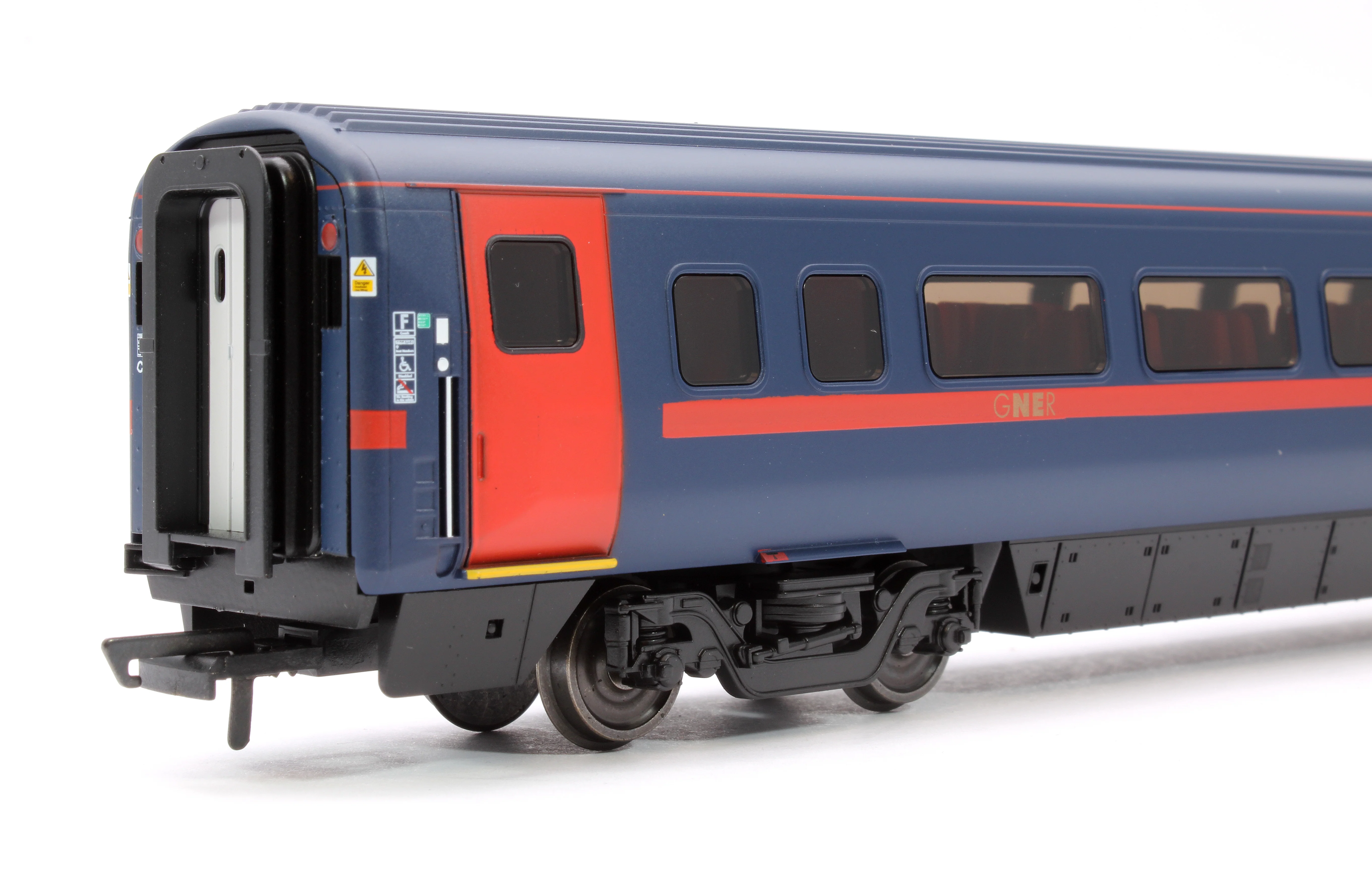 Pre-Owned R40145 GNER Mk4 Standard (Accessible Toilet) Coach F 12303 - Image 4