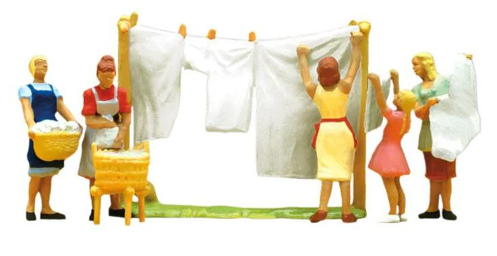 PR10050 Women Hanging Washing