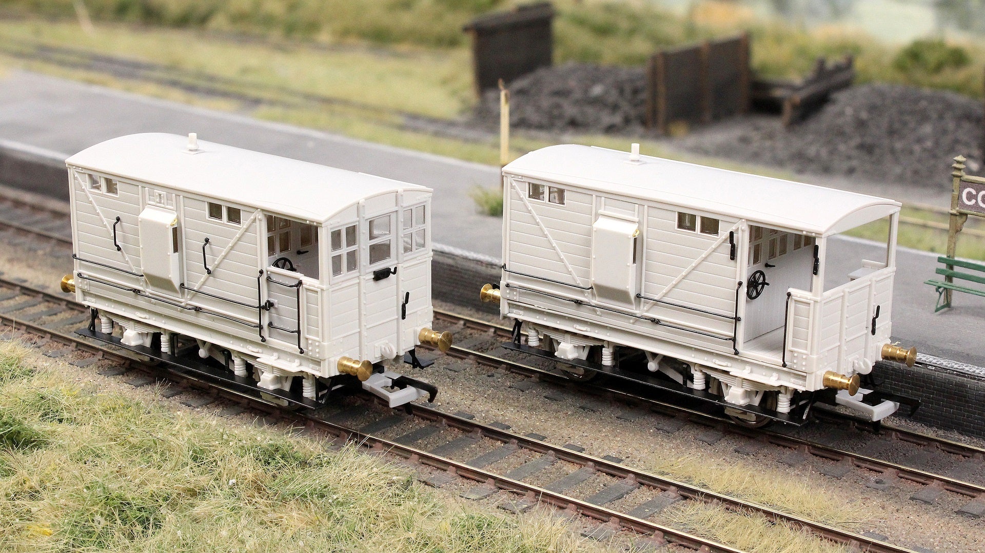 LNWR D17b Brake - LMS (pre-36) No.135554 - Image 2