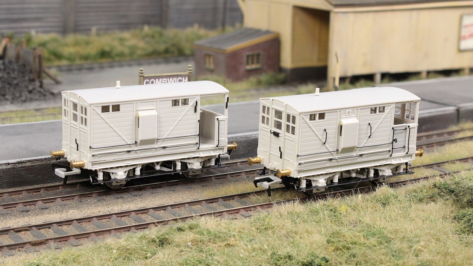 LNWR D17b Brake - LMS (pre-36) No.280361 - Image 3