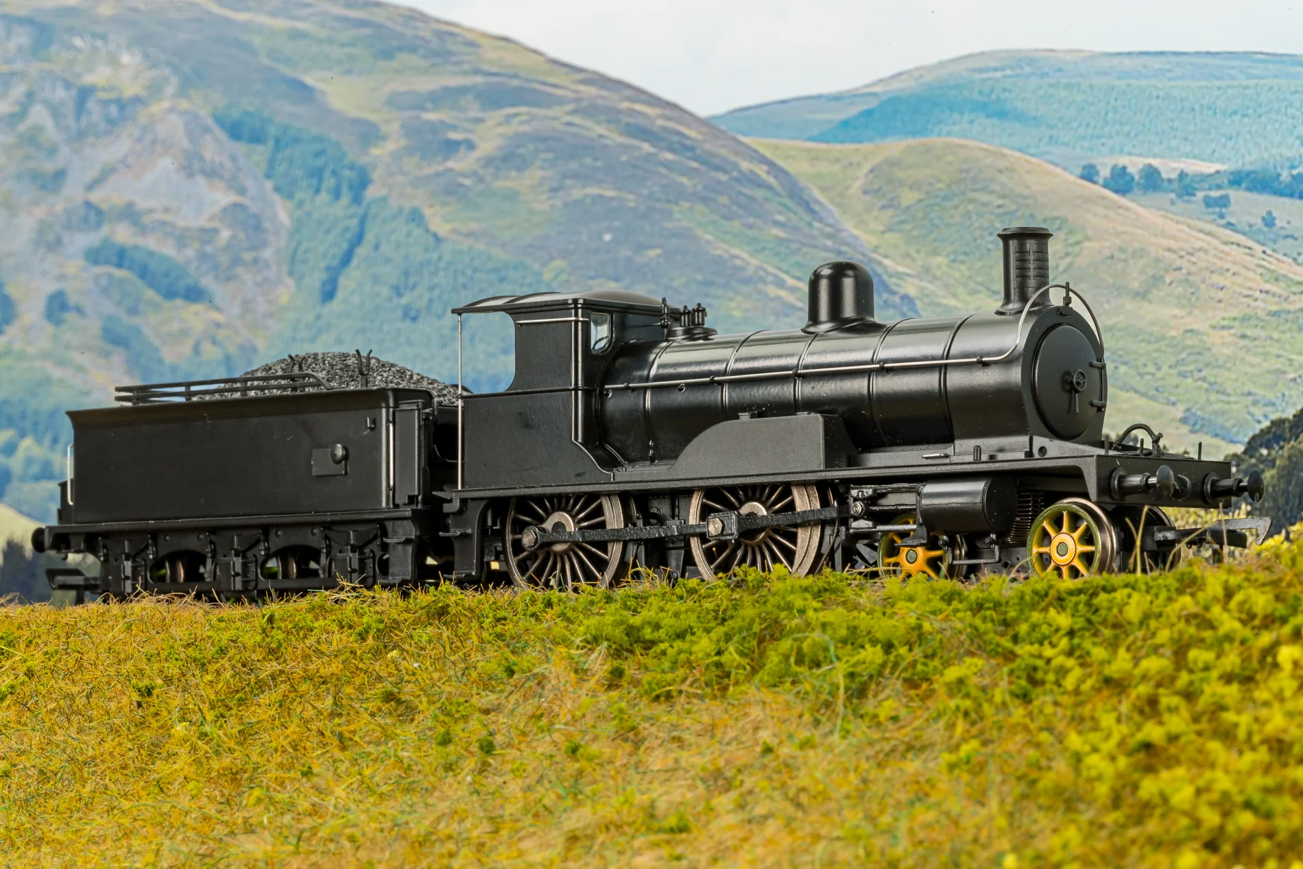Highland Railway Loch Class 4-4-0 No.125 'Loch Tay' HR Jones Lined Green Steam Locomotive - Image 5