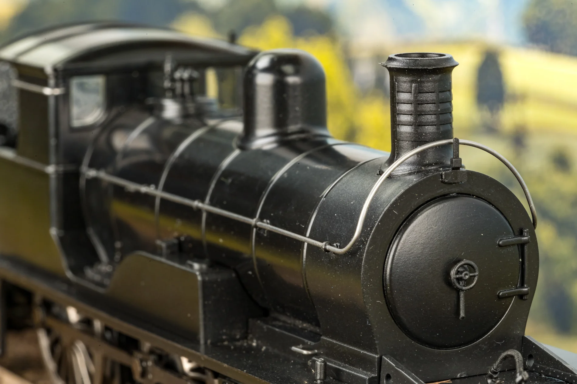 Highland Railway Loch Class 4-4-0 No.125 'Loch Tay' HR Jones Lined Green Steam Locomotive - Image 6