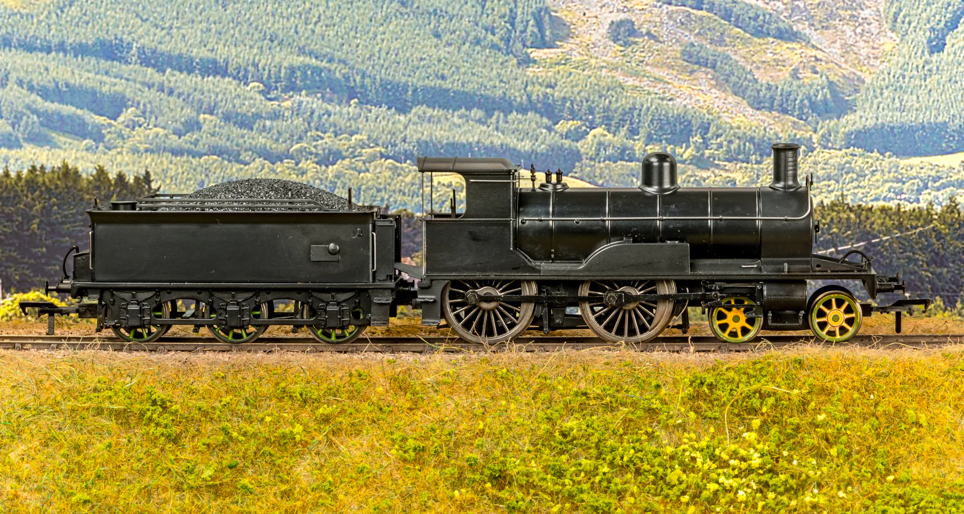Highland Railway Loch Class 4-4-0 No.119 'Loch Insh' HR Drummond Lined Green Steam Locomotive - Image 4